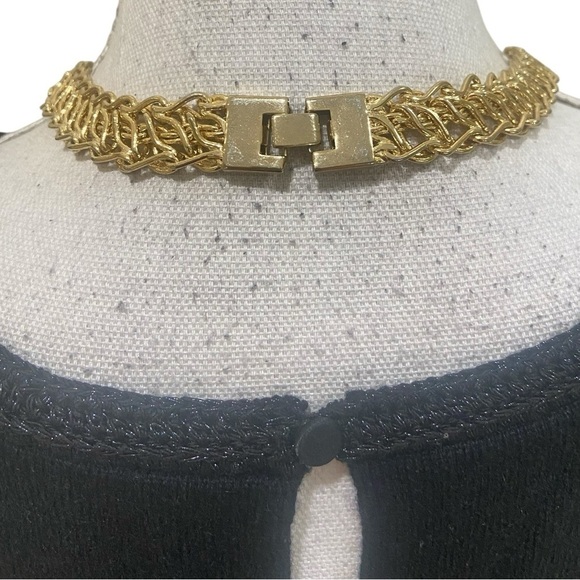 Vintage estate 1980’s Byzantine gold tone link chain necklace weighty 18 inches - Picture 6 of 9